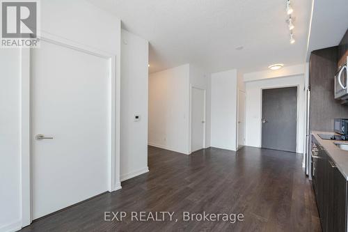 402 - 36 Forest Manor Road, Toronto, ON - Indoor Photo Showing Kitchen