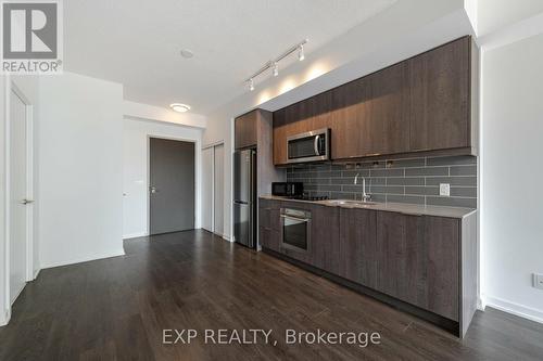 402 - 36 Forest Manor Road, Toronto (Henry Farm), ON - Indoor Photo Showing Kitchen