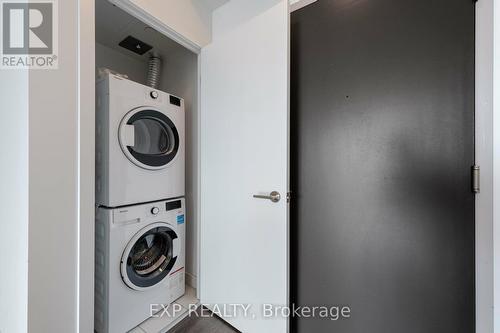 402 - 36 Forest Manor Road, Toronto, ON - Indoor Photo Showing Laundry Room