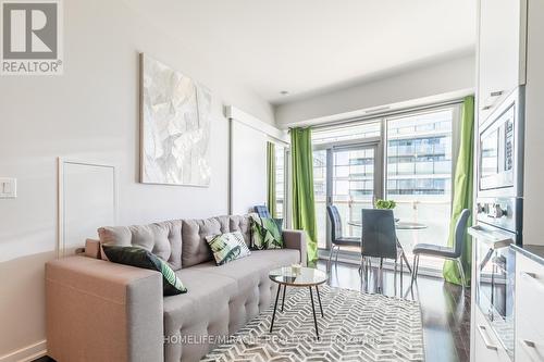 3309 - 14 York Street, Toronto, ON - Indoor Photo Showing Living Room