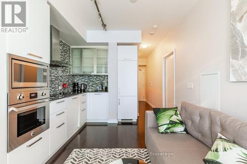 3309 - 14 York Street, Toronto, ON - Indoor Photo Showing Kitchen