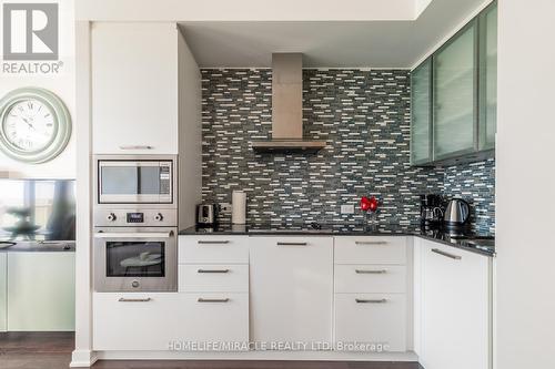 3309 - 14 York Street, Toronto C01, ON - Indoor Photo Showing Kitchen