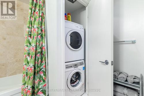 3309 - 14 York Street, Toronto C01, ON - Indoor Photo Showing Laundry Room