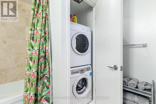 3309 - 14 York Street, Toronto, ON - Indoor Photo Showing Laundry Room