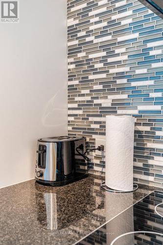 3309 - 14 York Street, Toronto C01, ON - Indoor Photo Showing Kitchen