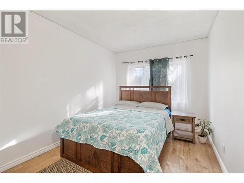 694 Mcclure Road, Kelowna, BC - Indoor Photo Showing Bedroom