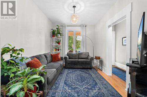 430 Perth Avenue, Toronto, ON - Indoor Photo Showing Living Room