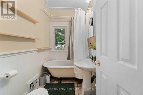 430 Perth Avenue, Toronto, ON - Indoor Photo Showing Bathroom