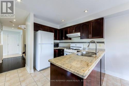 1060 Galesway Boulevard, Mississauga, ON - Indoor Photo Showing Kitchen With Double Sink