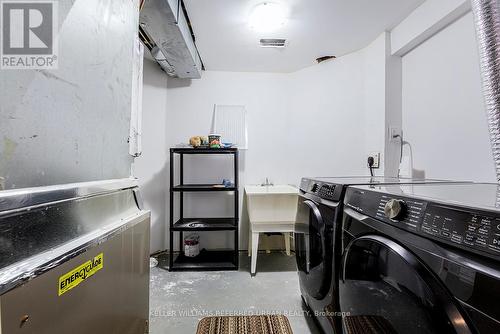 1060 Galesway Boulevard, Mississauga, ON - Indoor Photo Showing Laundry Room