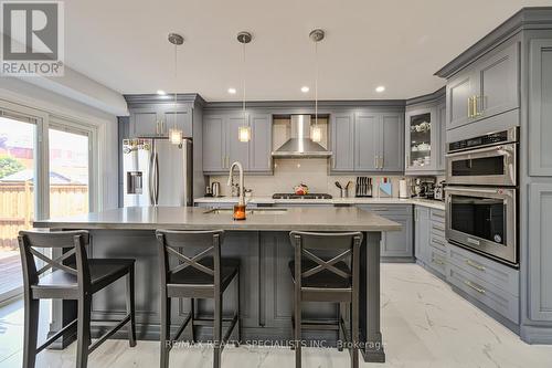 75 Wooliston Crescent, Brampton, ON - Indoor Photo Showing Kitchen With Upgraded Kitchen