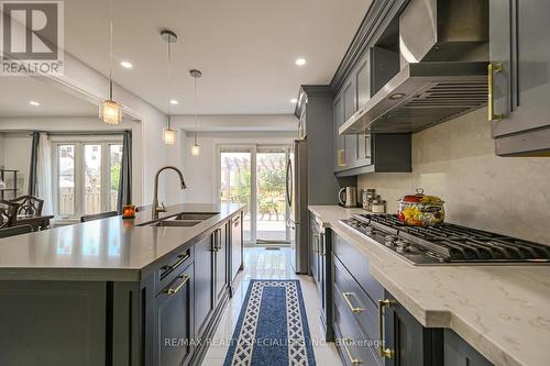 75 Wooliston Crescent, Brampton, ON - Indoor Photo Showing Kitchen With Double Sink With Upgraded Kitchen