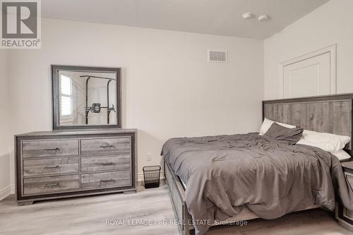 61 Cattail Crescent, Hamilton, ON - Indoor Photo Showing Bedroom