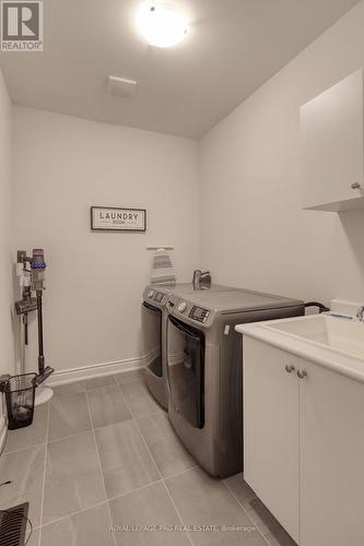 61 Cattail Crescent, Hamilton, ON - Indoor Photo Showing Laundry Room