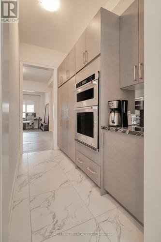 61 Cattail Crescent, Hamilton, ON - Indoor Photo Showing Kitchen