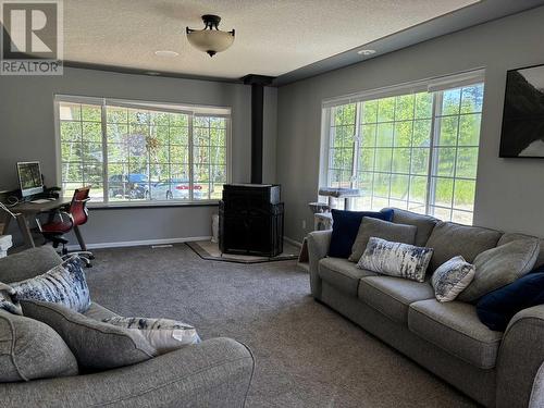 2621 Misty Crescent, Williams Lake, BC - Indoor Photo Showing Living Room