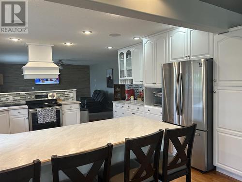 2621 Misty Crescent, Williams Lake, BC - Indoor Photo Showing Kitchen