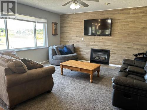 2621 Misty Crescent, Williams Lake, BC - Indoor Photo Showing Living Room With Fireplace