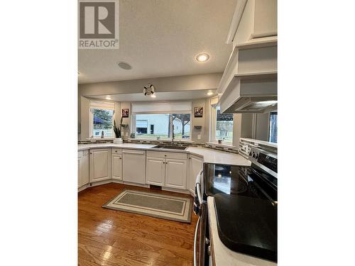 2621 Misty Crescent, Williams Lake, BC - Indoor Photo Showing Kitchen