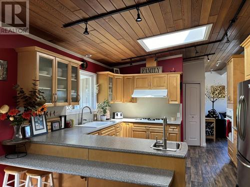 305 Lexington Road, Williams Lake, BC - Indoor Photo Showing Kitchen