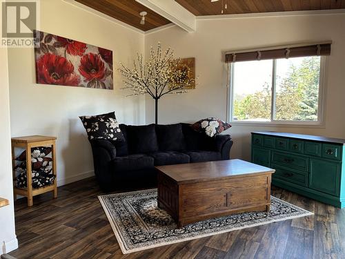 305 Lexington Road, Williams Lake, BC - Indoor Photo Showing Living Room