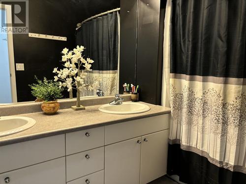 305 Lexington Road, Williams Lake, BC - Indoor Photo Showing Bathroom