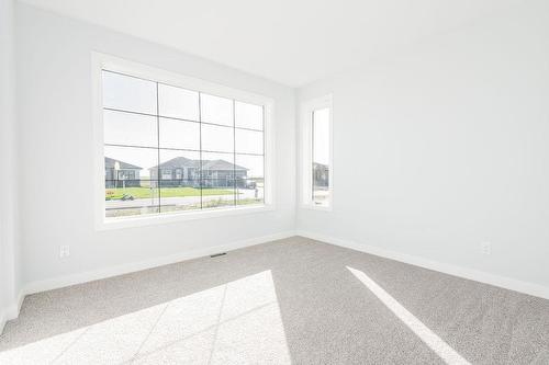 820 Turnberry Cove, Niverville, MB - Indoor Photo Showing Other Room