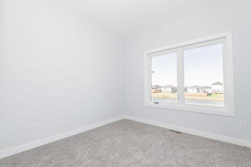 820 Turnberry Cove, Niverville, MB - Indoor Photo Showing Other Room