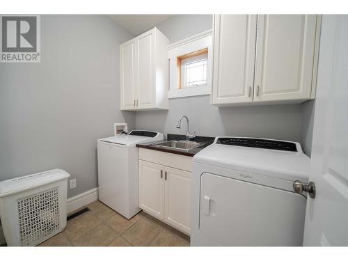 4417 29Th  S Street, Cranbrook, BC - Indoor Photo Showing Laundry Room