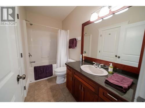 4417 29Th  S Street, Cranbrook, BC - Indoor Photo Showing Bathroom