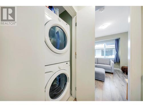 304 2135 Heritage Park Lane, North Vancouver, BC - Indoor Photo Showing Laundry Room