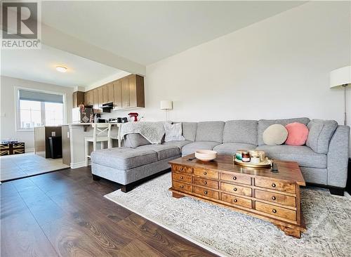 78 Caspian Row, Ottawa, ON - Indoor Photo Showing Living Room