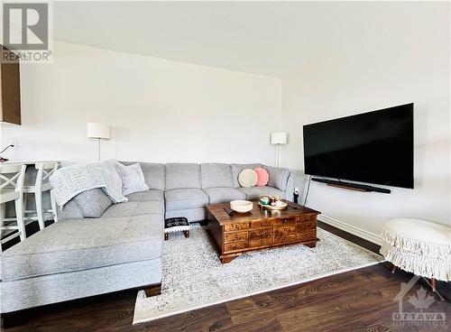 78 Caspian Row, Ottawa, ON - Indoor Photo Showing Living Room