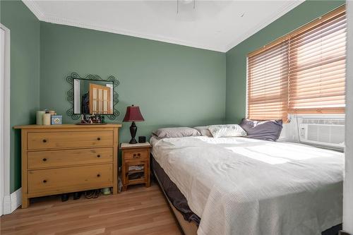 552 Quebec Street, Hamilton, ON - Indoor Photo Showing Bedroom