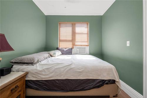 552 Quebec Street, Hamilton, ON - Indoor Photo Showing Bedroom