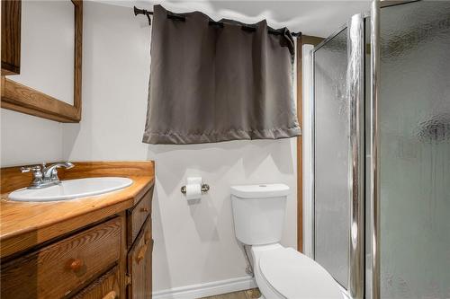 552 Quebec Street, Hamilton, ON - Indoor Photo Showing Bathroom