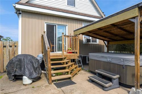 552 Quebec Street, Hamilton, ON - Outdoor With Exterior