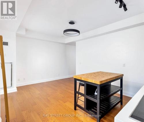 1608 - 1080 Bay Street, Toronto, ON - Indoor Photo Showing Other Room