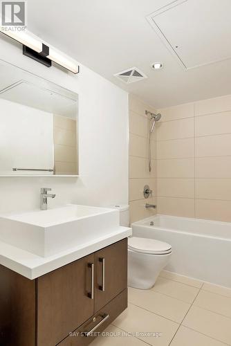 1608 - 1080 Bay Street, Toronto, ON - Indoor Photo Showing Bathroom