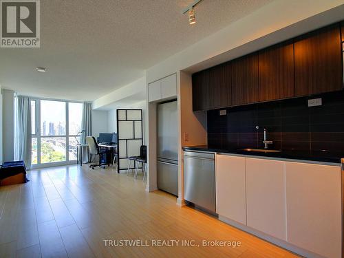 1205 - 75 Queens Wharf Road, Toronto C01, ON - Indoor Photo Showing Kitchen