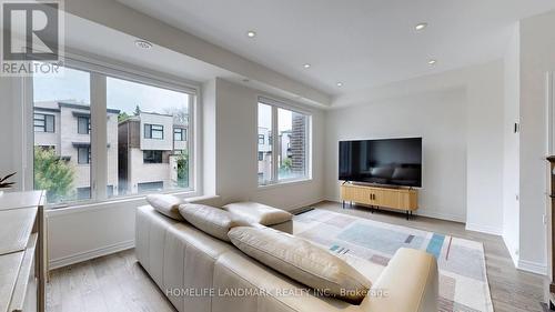 26 Hollyhock Court, Toronto, ON - Indoor Photo Showing Living Room