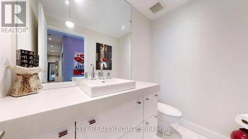Uph4103 - 33 Shore Breeze Drive, Toronto W06, ON - Indoor Photo Showing Bathroom