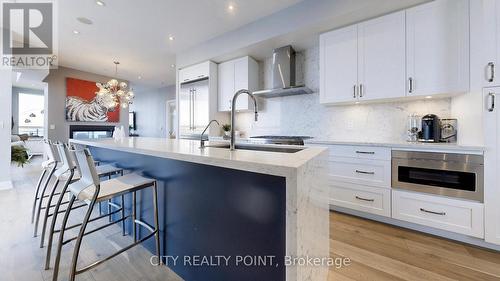 Uph4103 - 33 Shore Breeze Drive, Toronto W06, ON - Indoor Photo Showing Kitchen With Upgraded Kitchen