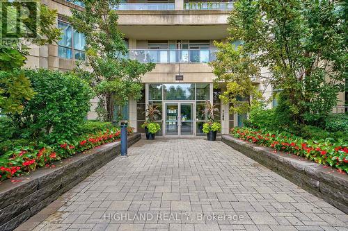 316 - 2480 Prince Michael Drive, Oakville, ON - Outdoor