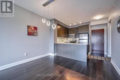 316 - 2480 Prince Michael Drive, Oakville, ON - Indoor Photo Showing Kitchen