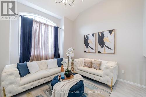 70 Penbridge Circle, Brampton, ON - Indoor Photo Showing Living Room
