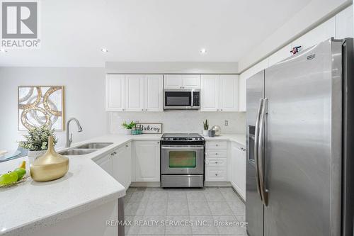 70 Penbridge Circle, Brampton, ON - Indoor Photo Showing Kitchen With Double Sink With Upgraded Kitchen