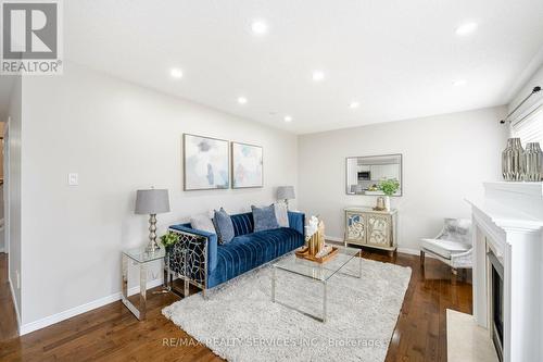 70 Penbridge Circle, Brampton, ON - Indoor Photo Showing Living Room