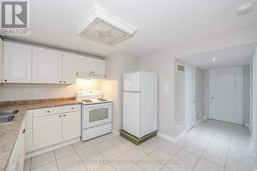 70 Penbridge Circle, Brampton, ON - Indoor Photo Showing Kitchen