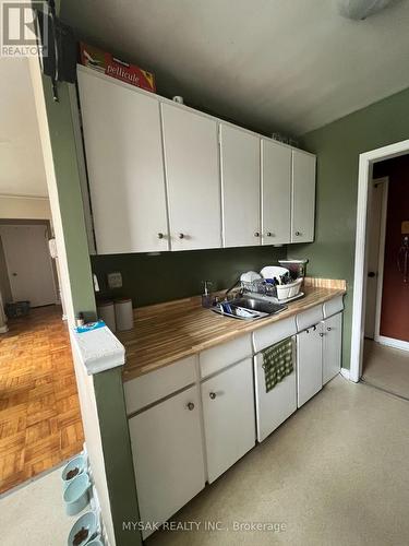 326 Saguenay Avenue, Oshawa (Mclaughlin), ON - Indoor Photo Showing Kitchen With Double Sink